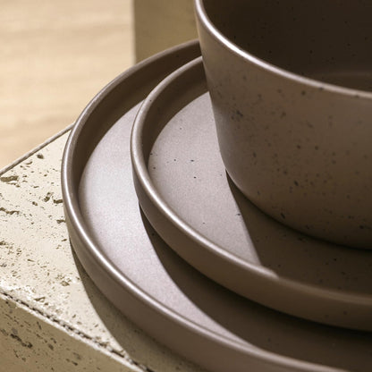 Stone Lain Celina Stoneware 16 Piece Dinnerware Set, Plates and Bowls, Black Matte Dish, Service for 4 – Minimalist Round Style, Microwave & Dishwasher Safe